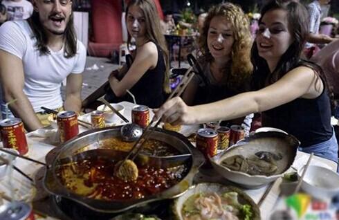 火鍋當(dāng)選國民美食，“她經(jīng)濟”成重頭戲|餐飲界