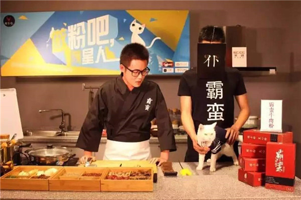 餐飲業(yè)開啟“直播”新模式，餐飲人該怎么正確把玩？