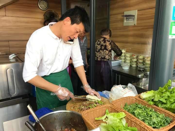 李巖：18年守住一個肉夾饃，他的小店成了地標