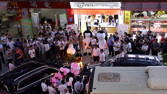 豪車助陣 鐵桿粉絲用1314茶表白女友